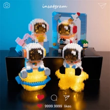Small Particle Astronaut Building Blocks Toy- Creative Glowing Brick Blocks Decoration For Most Scene, Strengthen Hand-Made Ability, Christmas Gift Room Decoration