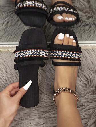 Women's Fashionable Flat Sandals For Spring/Summer Beach, Non-Slip Cute Slippers, Style From & Eastern Europe, Elegant Black Striped Flat Sandals