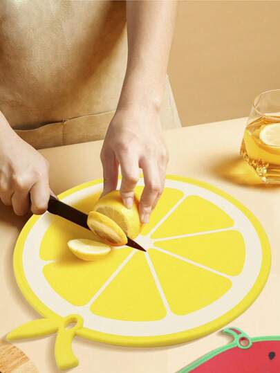 1pc Fruit/ Vegetable Shaped Cutting Board For Home Kitchen/ Picnic. Can Be Hung. Made Of Plastic, Can Be Used For Cutting Vegetables And Meat