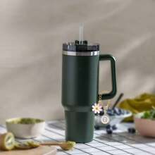 Nuevo accesorio de Charm de letra floral, tapa con cubierta de paja para taza, placa de identificación de nombre inicial, Charm personalizado para tumblers de 30 y 40 onzas, cadena de Charm de letra de identificación, regalo del Día de la Madre - flores redondas blancas - Ver 3