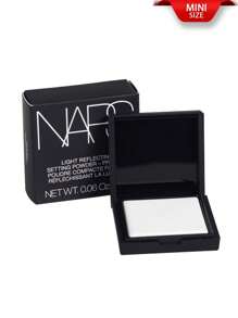 Nars [Mini] 光反射定妆粉饼 #CRYSTAL 1.8g 这款标志性配方可让妆容保持一整天，并带来亮丽效果。质地轻盈，易于混合，可轻松定妆，无需添加额外的颜色或遮瑕效果。 - 1.8g - 查看 11