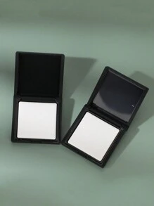 Nars [Mini] 光反射定妆粉饼 #CRYSTAL 1.8g 这款标志性配方可让妆容保持一整天，并带来亮丽效果。质地轻盈，易于混合，可轻松定妆，无需添加额外的颜色或遮瑕效果。 - 1.8g - 查看 10