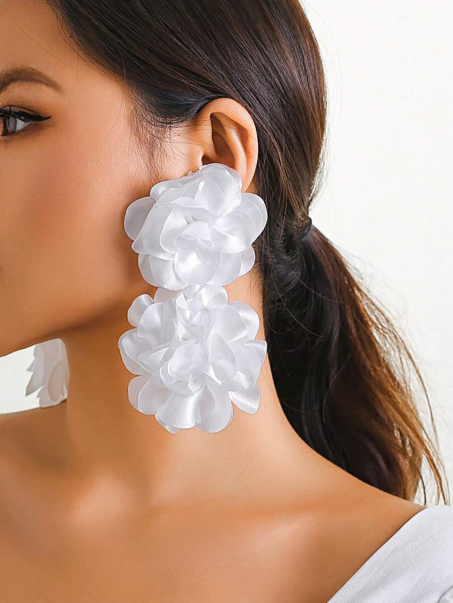 1 Cặp bông tai hoa vải thanh lịch thời trang dành cho nữ, Phụ kiện phong cách sàn diễn sang trọng, tuyệt vời cho trang phục trang trọng, lễ hội và tiệc tùng (Bao gồm miếng đệm trắng hoặc nút tai trong suốt để tránh kim đâm thủng bao bì, Sản phẩm thực tế có thể khác nhau) - trắng - Xem 1