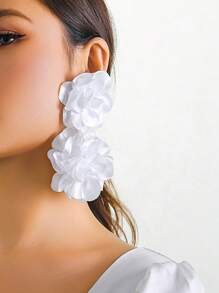 1 Cặp bông tai hoa vải thanh lịch thời trang dành cho nữ, Phụ kiện phong cách sàn diễn sang trọng, tuyệt vời cho trang phục trang trọng, lễ hội và tiệc tùng (Bao gồm miếng đệm trắng hoặc nút tai trong suốt để tránh kim đâm thủng bao bì, Sản phẩm thực tế có thể khác nhau) - trắng - Xem 2