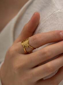 Uworld 1pc Waterproof Tarnish Free Hypoallergenic Silver 18K Gold Plated Stainless Steel Ring Wide Gift Simple Wavy Leaf Design Geometric Opening Rings For Women Party Wearing - Silver - View 1