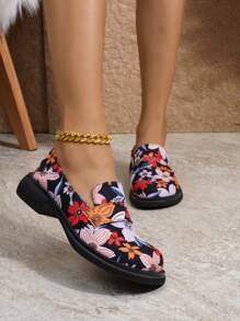 Women's Mary Jane Shoes With Floral Fabric & Strap Design, Chunky Heel & Comfortable Round Toe, Buckle Closure