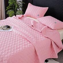 1pc Light Pink Stitched Quilt, Simple Style Polyester Fiber Quilted Multi-Functional Bed Sheet, Suitable For Year-Round Use At Home (Quilt Only, Pillowcase Not Included)