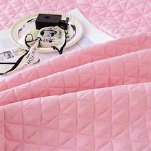 1pc Light Pink Stitched Quilt, Simple Style Polyester Fiber Quilted Multi-Functional Bed Sheet, Suitable For Year-Round Use At Home (Quilt Only, Pillowcase Not Included)