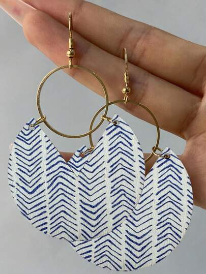 1对时尚木质圆形几何波浪吊坠耳环，适合女性海滩度假佩戴