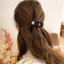 1 Kẹp Tóc Acrylic Thiết Kế Chữ Thập Màu Đen Cho Nữ Với Ngọc Trai Giả Lớn Để Tạo Kiểu Tóc Đơn Giản & Thời Trang, Thích Hợp Cho Buổi Hẹn Hò, Trang Phục Hàng Ngày Và Đi Chơi Thanh Lịch - màu đen - Xem 2