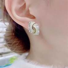 時尚簡約氣息的鑲鑽耳針與獨特優雅耳環 - 白色 - 查看 2