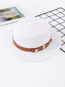 قبعة قش مسطحة للسيدات مزينة بدبابيس دائرية وحزام جلدي، وصيفية وعصرية ومناسبة لأجازة الشاطئ البوهيمية