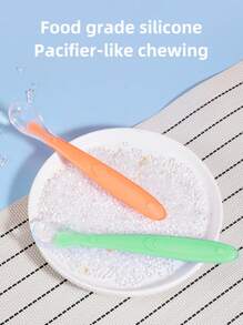 1把長柄矽膠軟勺,適用於嬰兒餵食訓練
