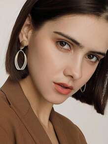 2pcs Lightweight Tear Drop Shaped Dangle Earrings With Gold-Tone Pendant For Daily Commuting