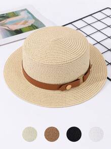قبعة قش مسطحة للسيدات مزينة بدبابيس دائرية وحزام جلدي، وصيفية وعصرية ومناسبة لأجازة الشاطئ البوهيمية