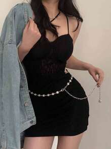 一款银合金材质的女士时尚花朵镶嵌腰链，适合万圣节、夏季、学校秋季等各种场合。