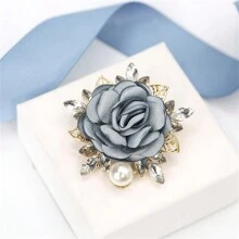 1pc New Korean Style Fabric Flower Brooch, Fashionable All-Match Pin For Coats, Party Favor, Birthday & Holiday Little Gift, Multiple Styles Available