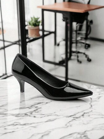 Zapatilla puntiaguda con tacón bajo delgado de recubierto para mujer. Zapatilla formal de uso diario con tacón bajo para oficina. Zapatilla de recubierto puntiaguda cómoda y versátil para uso diario para mujer.