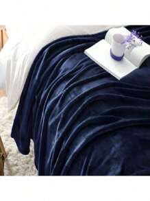 Una Pieza De Manta Polar De Franela Gris Claro Sólido, Estilo Moderno Y Simple, Fibra De Poliéster Flanela Suave, Cómodo, Cálido, Portátil, Cubierta De Manta Universal Para Cuatro Estaciones Adecuada Para Sala De Estar, Uso En Hogar, Automóvil Y Mascotas - Azul Marino - Ver 3