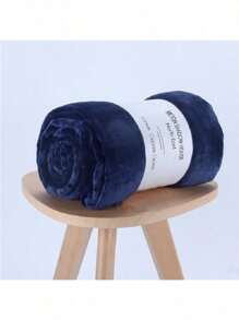 Una Pieza De Manta Polar De Franela Gris Claro Sólido, Estilo Moderno Y Simple, Fibra De Poliéster Flanela Suave, Cómodo, Cálido, Portátil, Cubierta De Manta Universal Para Cuatro Estaciones Adecuada Para Sala De Estar, Uso En Hogar, Automóvil Y Mascotas - Azul Marino - Ver 1