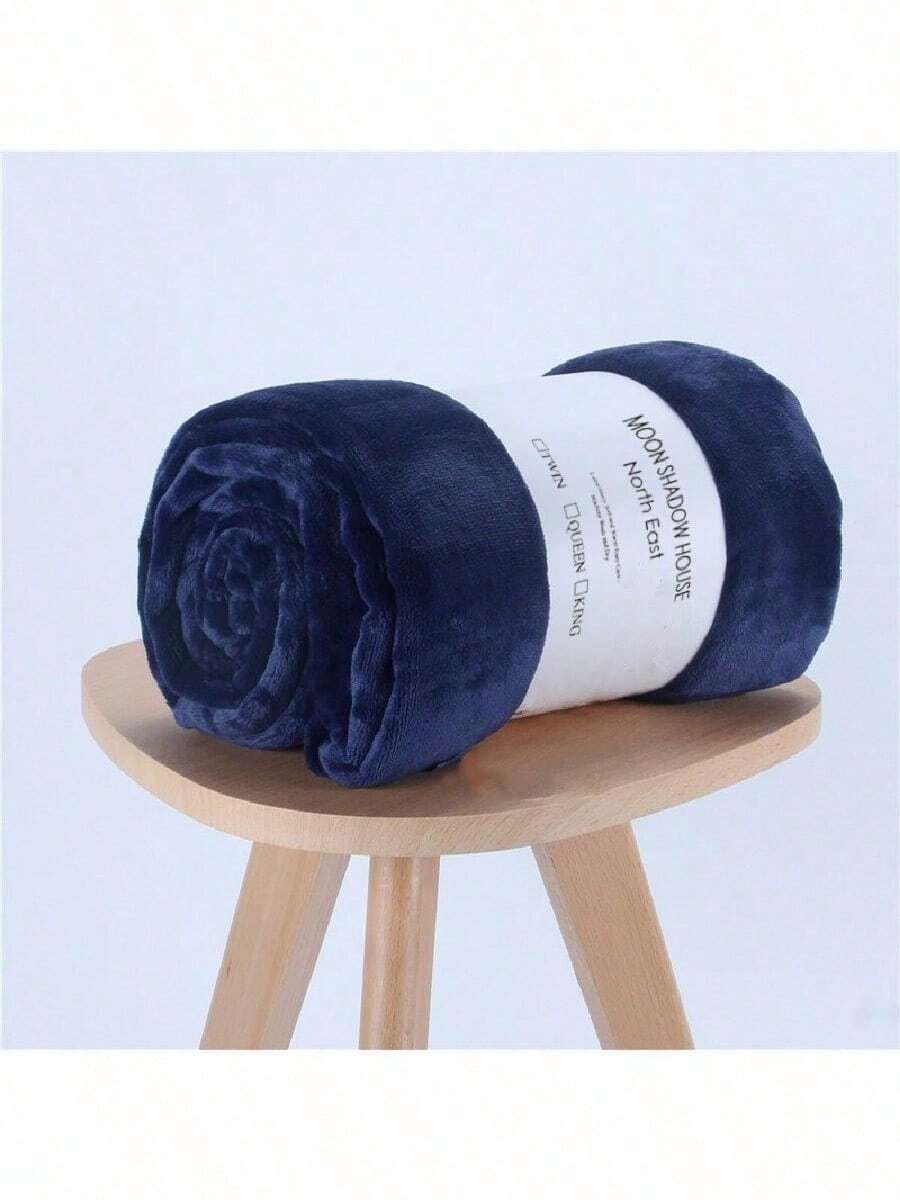 Una Pieza De Manta Polar De Franela Gris Claro Sólido, Estilo Moderno Y Simple, Fibra De Poliéster Flanela Suave, Cómodo, Cálido, Portátil, Cubierta De Manta Universal Para Cuatro Estaciones Adecuada Para Sala De Estar, Uso En Hogar, Automóvil Y Mascotas - Azul Marino - Ver 1