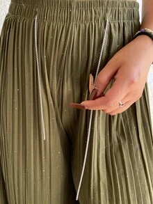 Pantalón acampanado de tela ligera y fresca sin transparencias tela con brillos - Verde militar - Ver 4