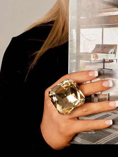 1pc 40*40 Square-Shaped Large White Glass Women's Ring, Queen & King Dress Up Accessory