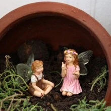 2pcs Cute Whispering Fairy Garden Resin Crafts Tabletop Ornaments,Fairy Tale Ornaments Garden Lawn Porch Courtyard Outdoor Decoration, Fairy Tale Garden Accessories