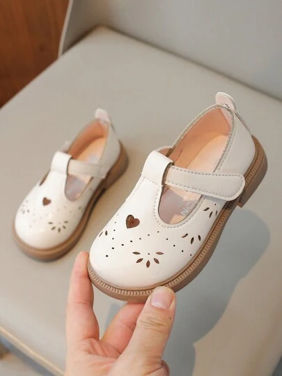 1雙兒童空心真皮平底防滑休閒鞋,適用於春季和夏季