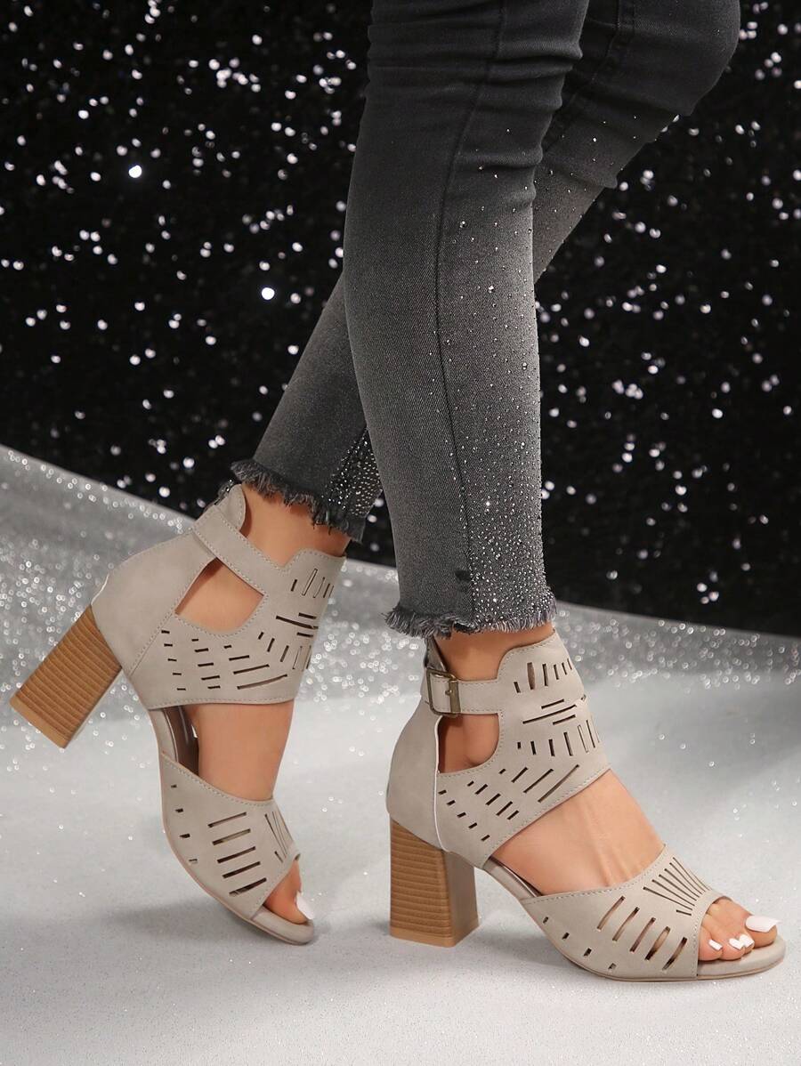 2024年女式粗跟羅馬涼鞋,切割設計,腳趾開口,腳踝帶和扣環閉合,適合夏日穿搭 - 灰色 - 查看 1