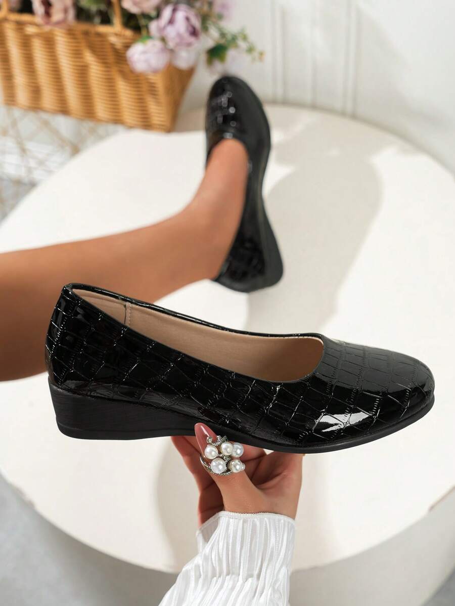 Women's New Elegant Wedge Heel Flats, Floral Pointed Toe Slip-On Shoes For Halloween, Vacation, Daily Wear, Christmas Party, Office