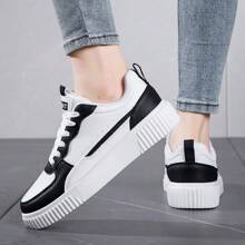 新款厚底白色女运动鞋，百搭休闲厚底鞋，情侣款，四季皆宜 - 黑與白 - View 4