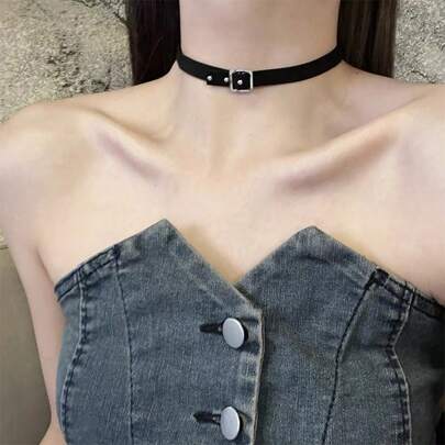 1pc Fashionable Simple & Dark Style Black Leather Choker With Belt Buckle Design For Women