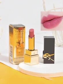 Yves Saint Laurent [ميني] روج بور كوتور ذا بولد رقم 12 نو إنكونغرو 0.8جرام طويل الأمد ، مرطب ، لا يتلاشى. صبغة عالية مع نهاية لامعة. مُنقَّع ب- 40٪ من المكونات المعتنية ، مثل: مستخلص بتلات الخشخاش الأحمر ذو التأثير المنعم وزيت بذور العنب للشعور بالراحة.