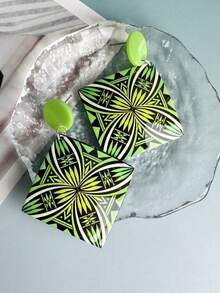 1對波西米亞風格手繪熱帶花卉亞克力菱形垂墜耳環,可搭配各種服裝 - 綠色 - 查看 4