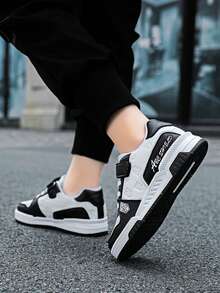 1 Pair Boys' Letter Print Leather-Surfaced Waterproof Casual Comfortable Flat Outdoor Black & White Athletic Shoes, Suitable For Spring & Autumn - Black and White - View 4