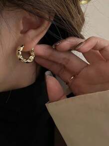 1pair Copper Vintage Geometric Asymmetrical Hoop Earrings For Dating Gift - Golden - View 2