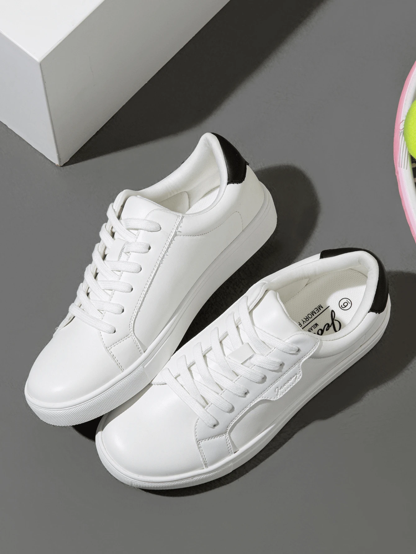 Comfyshoes Women's Fashion White Sneakers, Walking Tennis Shoes, Lace Up Casual Sneakers For Women - 黑與白 - 查看 1