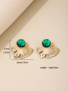 1 paire de boucles d'oreilles clous élégantes de style français en métal et pierre précieuse verte en forme d'éventail, convenant aux femmes pour les fêtes, mariages, anniversaires, vacances, fiançailles.