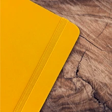 PromoClick Libreta tipo Moleskine de Poliretano  con 90 Hojas de raya y banda elástica para sujetar cubierta. - Amarillo - Ver 5