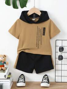 年轻男孩休闲运动两件套，撞色标语印花连帽短袖上衣和短裤，夏季