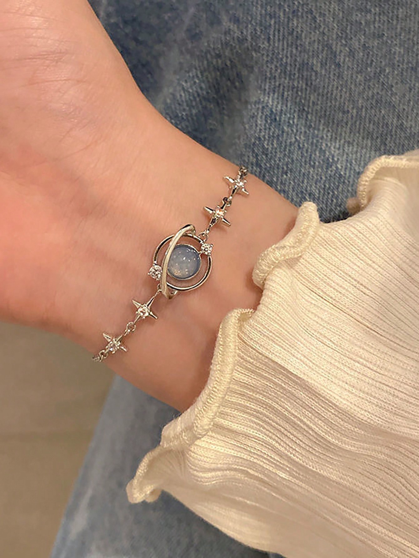 سوار بتصميم الكوكب الأزرق، خفيف وفاخر ، جديد وعصري...