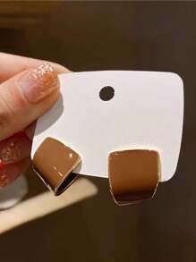 一對ol通勤風格的方形棕色鍍金耳環,適合女性在宴會、職場和日常活動中佩戴 - 棕色方形金邊耳環一對 - 查看 12