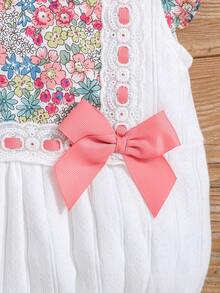 Completo neonata estivo con body floreale a pois e decorazione nodo, con cappello coordinato