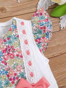Completo neonata estivo con body floreale a pois e decorazione nodo, con cappello coordinato