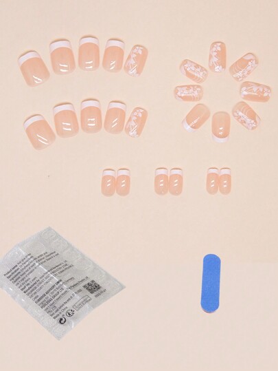 ネイルシール 24枚セット ネイルファイルとネイル用接着剤付き 可愛い キャラクター デザイン