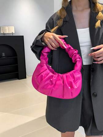 Nouveau sac très attrayant avec plis en forme de nuage. Petit sac de couleur unie pour l'épaule et l'aisselle. Sac polyvalent de couleur unie pour femmes.