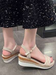 Của phụ nữ Nêm Gót chân & Dày Đáy Dép xăng đan Với Đơn giản Dây đeo , Lộ ra ngón chân , Khóa Khép kín Đối với Giải trí & Đúng mốt Kích thước lớn Có sẵn - Màu be - Xem 3