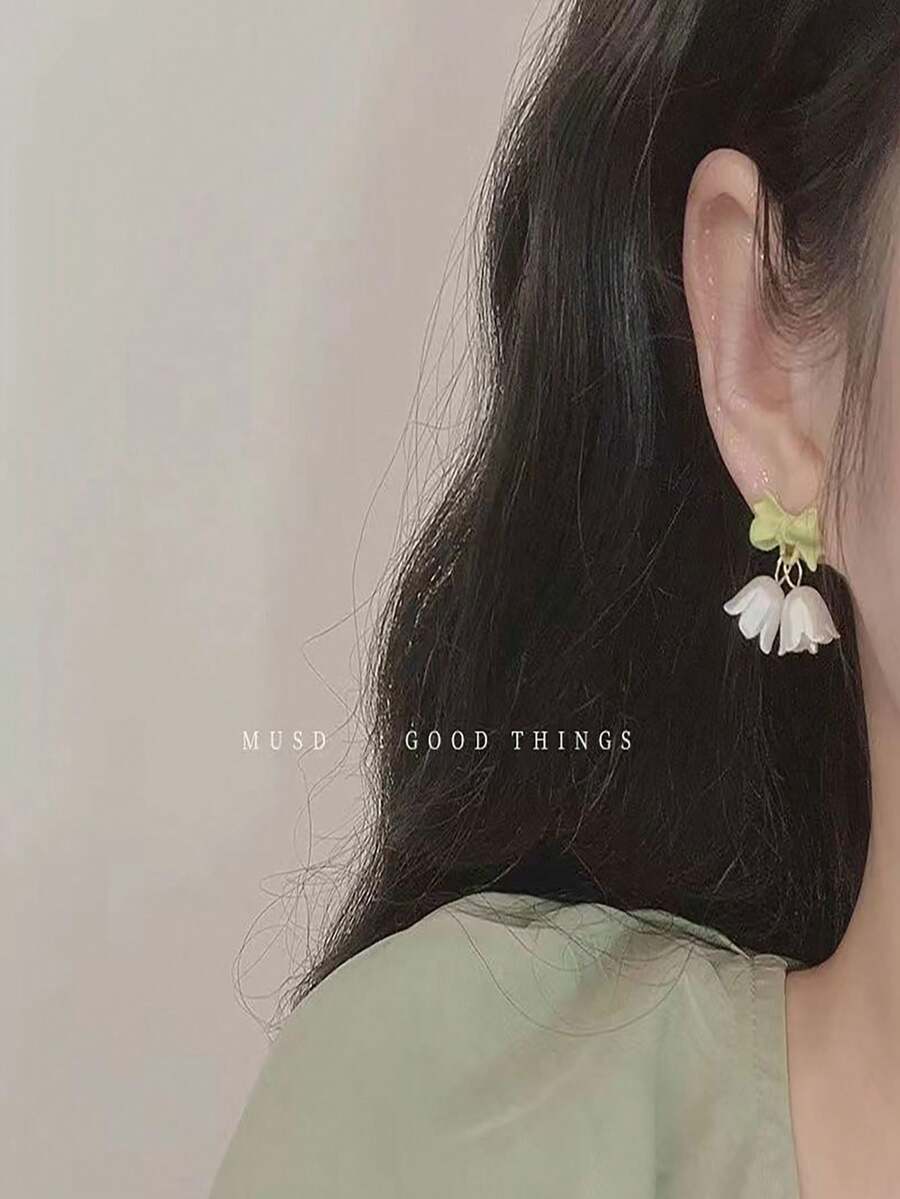 1對百合花形釘耳環,適合日常佩戴 - 白色 - 查看 1