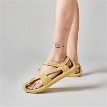 Women's Breathable Eva Lightweight Woven-Look Solid Color Half-Toe Casual Sandals